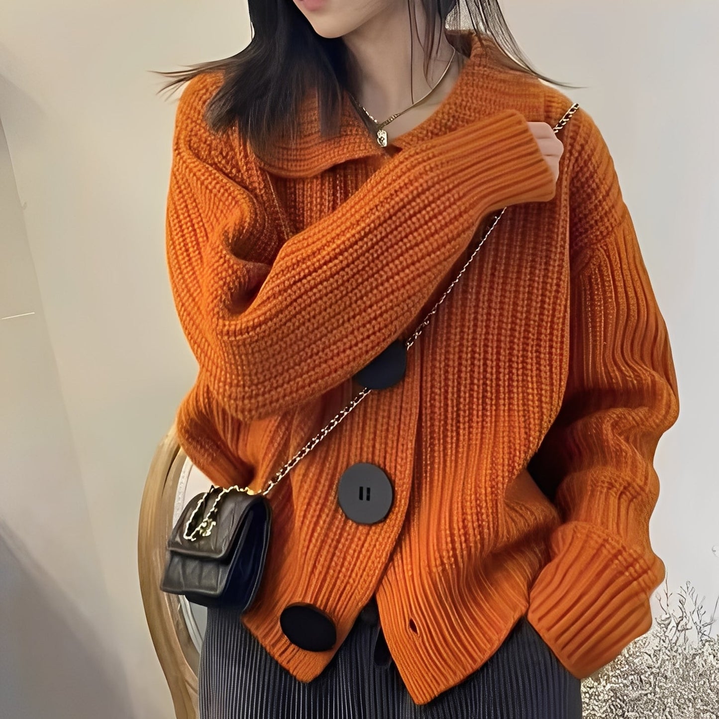 Alannah - Moderne strikkejakke med store knapper for kvinner
