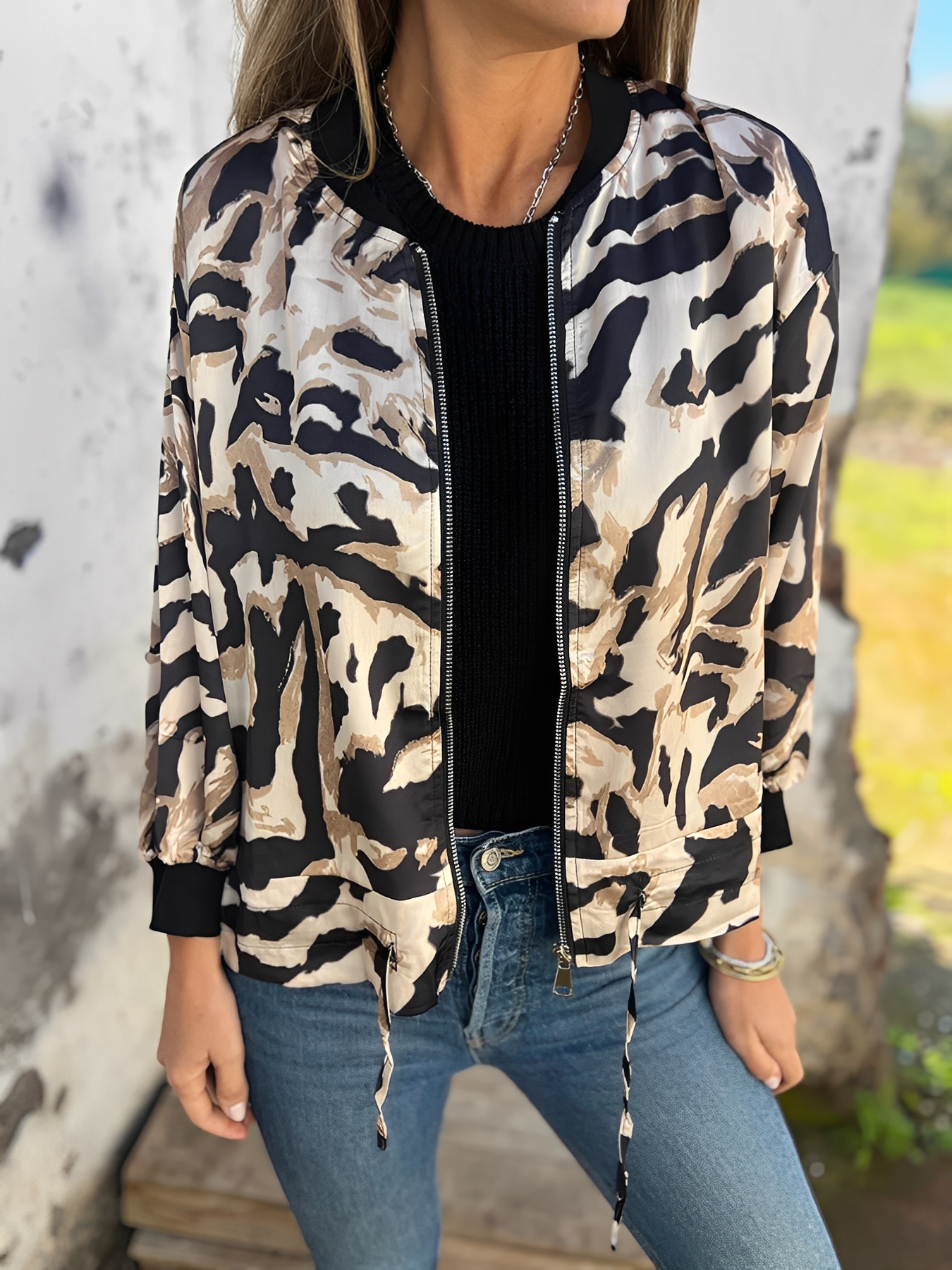 Ryana - Stilig jakke med glidelås for damer