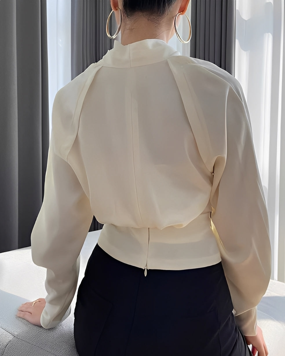 Annora - Stilig langermet satengbluse for kvinner