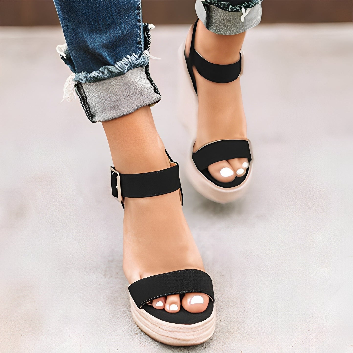 Annalee - Tilfeldige kilésandaler med stropper for kvinner
