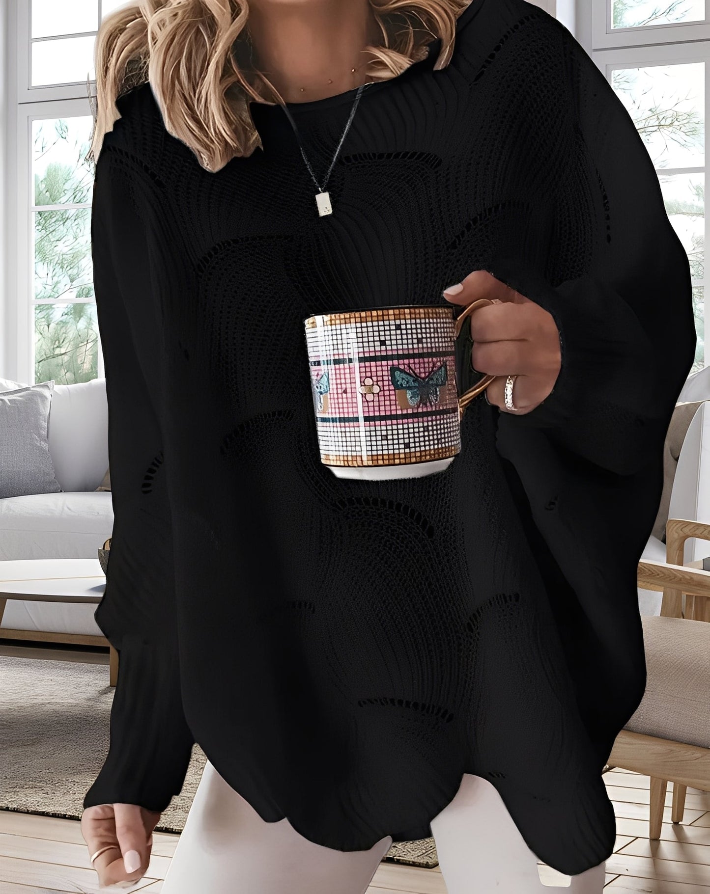 Kassandra - Stilig, utskåret genser for damer