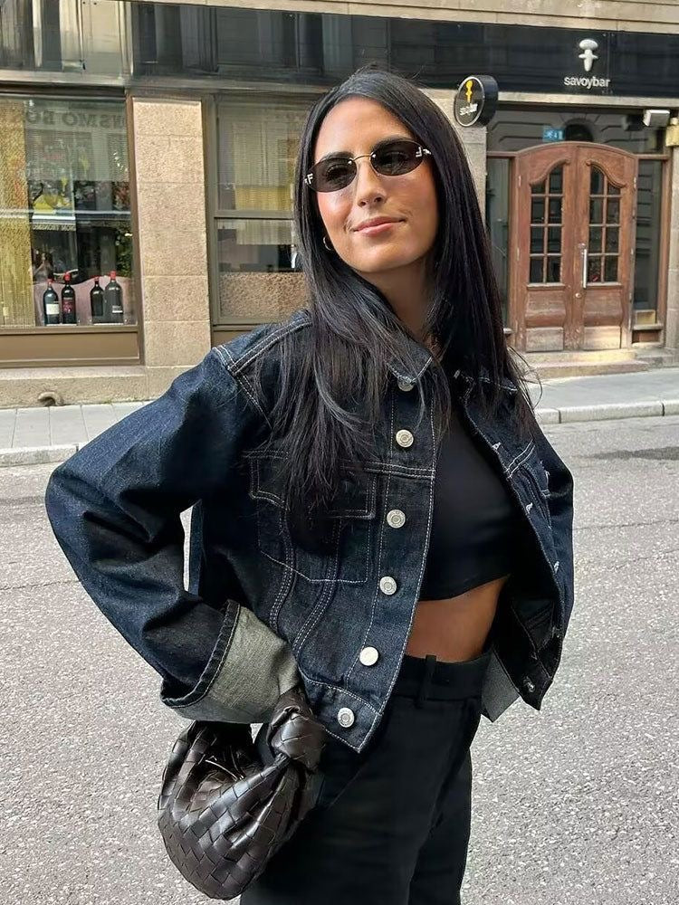 Clara – Denimsett med Truckerjakke & Høyt Liv Jeans