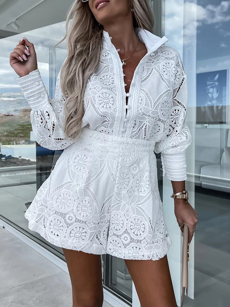 Aurora – Sett i Blonder med Elegant Bluse og Shorts