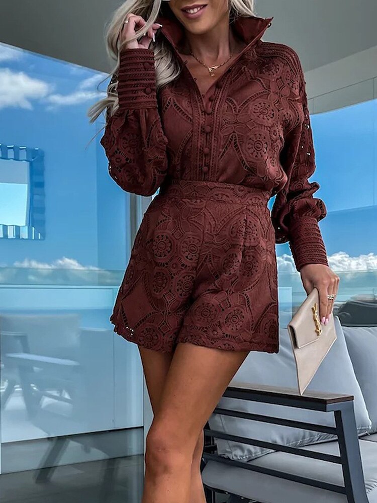 Aurora – Sett i Blonder med Elegant Bluse og Shorts