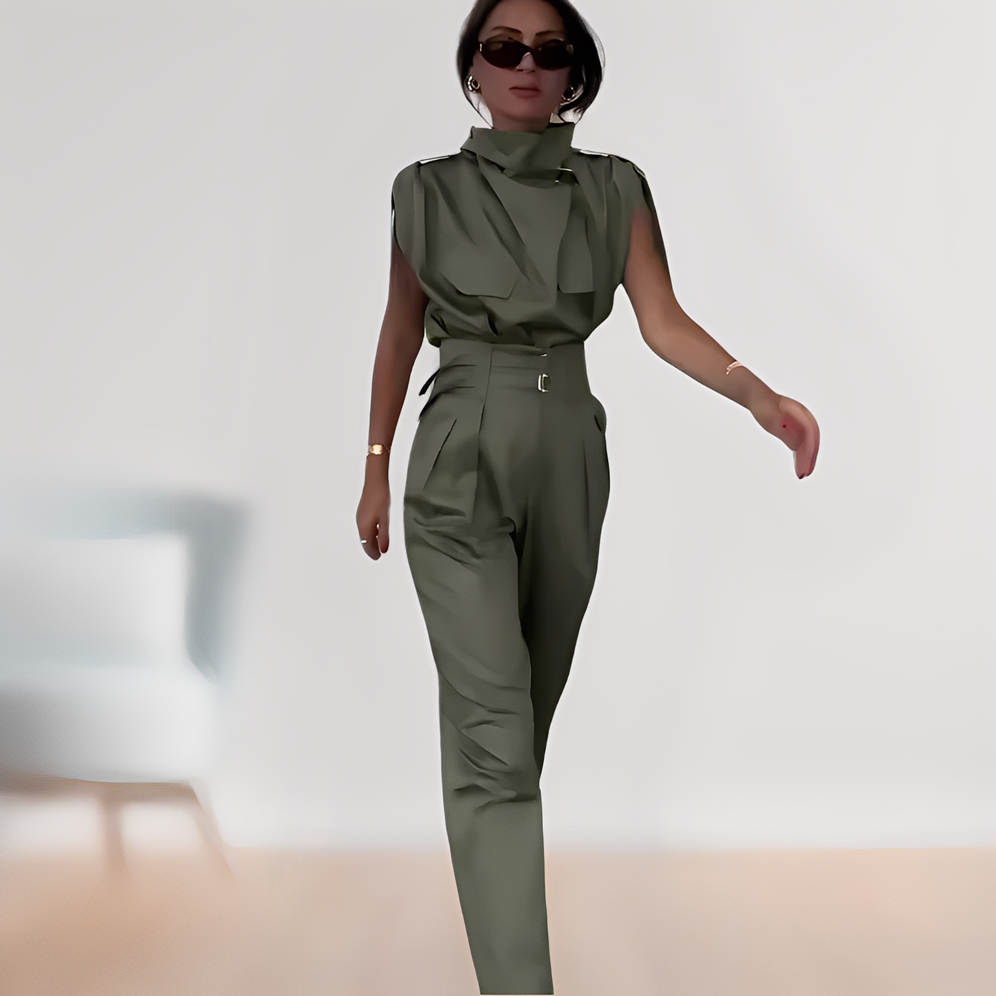 Leona – Stilig ermeløs overall