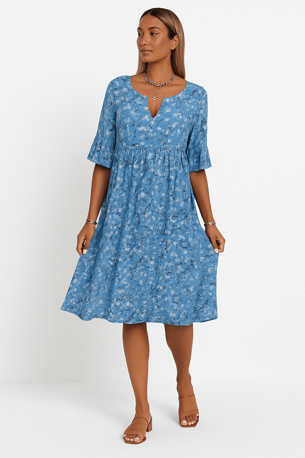 Annalena – Blomstrete kjole i feminin stil