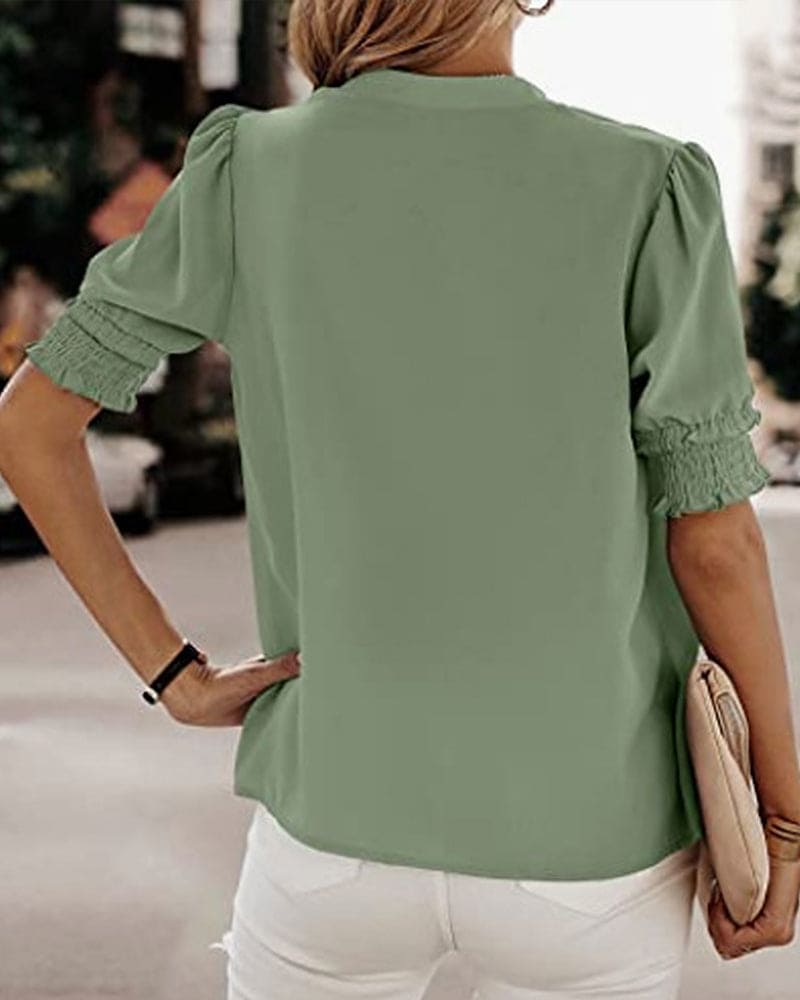 Sophia – Bluse med V-hals og Korte Ermer