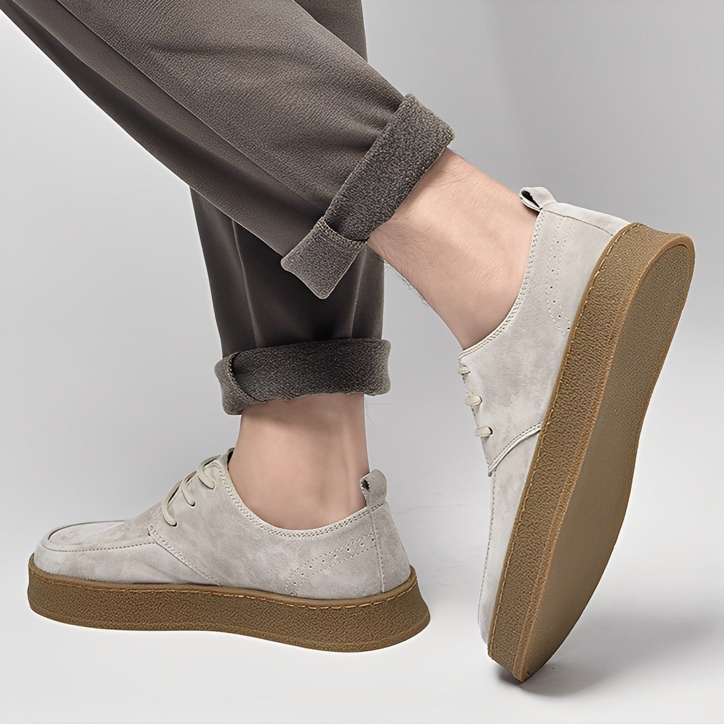 Riordan - Stilfulle flate semsket sneakers for herrer