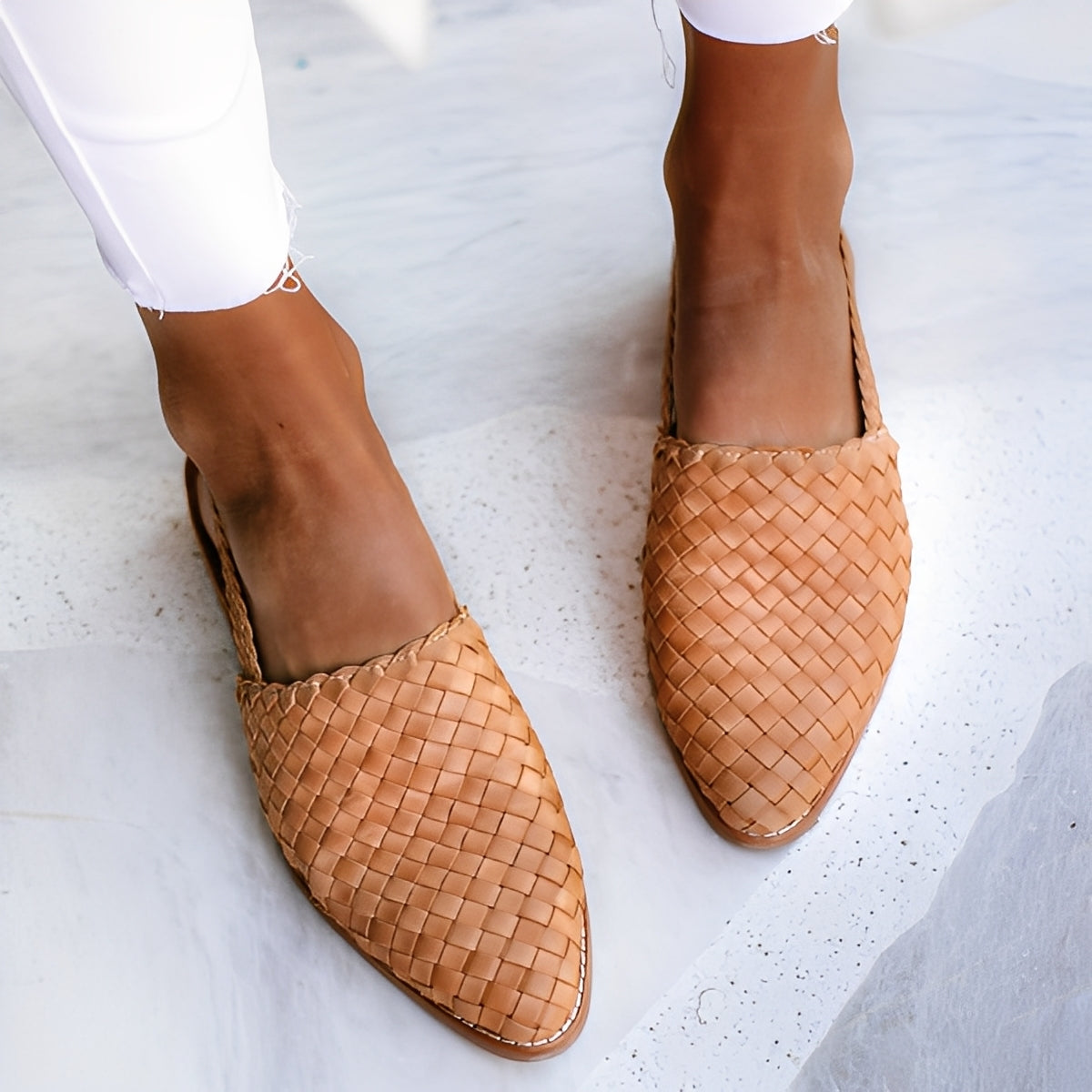 Dolores - Tilfeldige vevd skinn-flatsandaler for kvinner