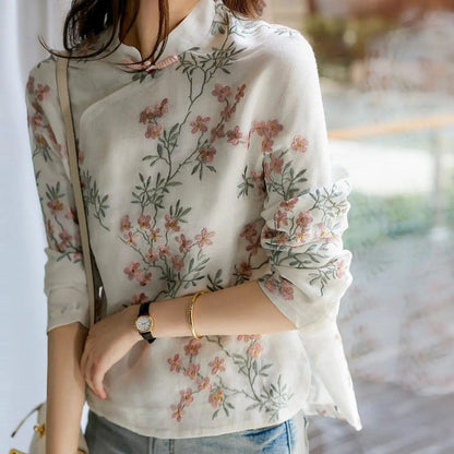 Charnette - Elegant brodert linbluse for kvinner