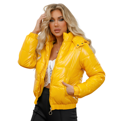 Yazmin - Stilfulle, glansende jakke med hette for damer