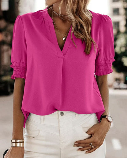 Sophia – Bluse med V-hals og Korte Ermer