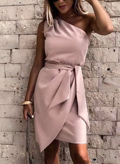 Alvena - Stilig, skrått sydd One-Shoulder-kjole for damer