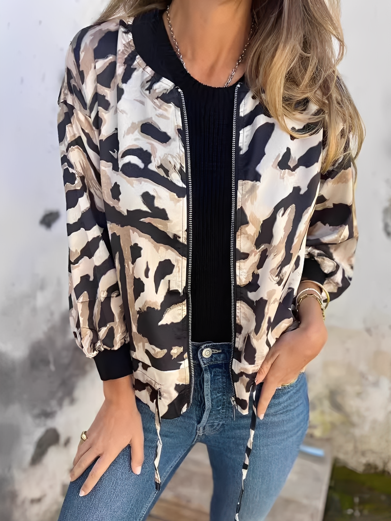 Ryana - Stilig jakke med glidelås for damer