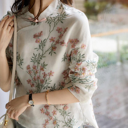 Charnette - Elegant brodert linbluse for kvinner