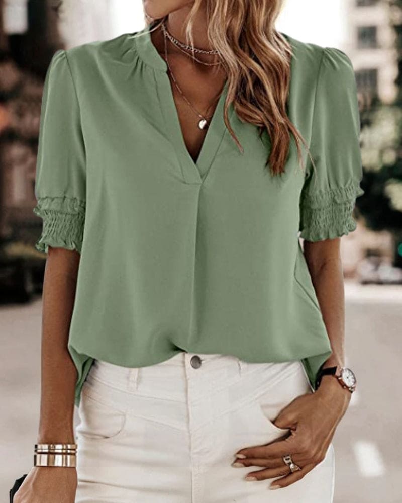 Sophia – Bluse med V-hals og Korte Ermer