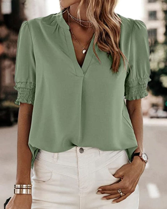 Sophia – Bluse med V-hals og Korte Ermer