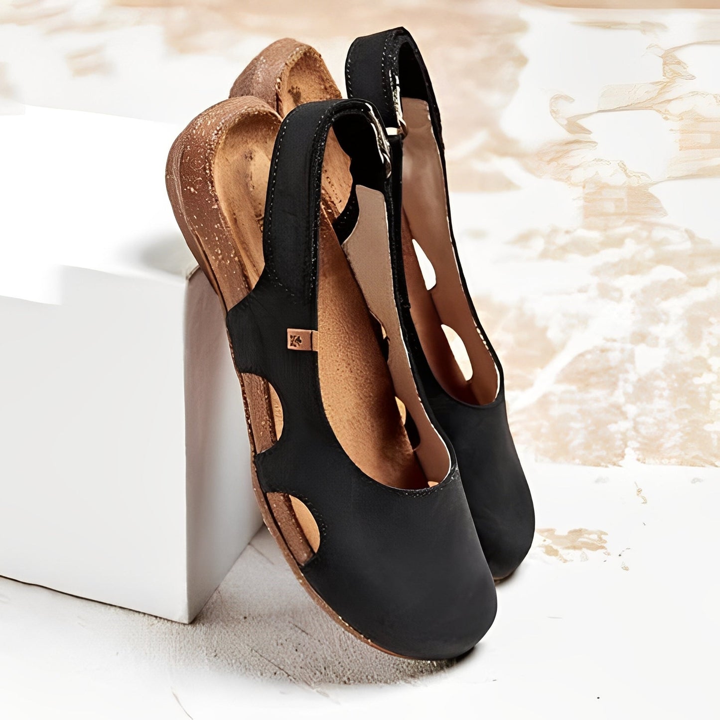 Alexus - Stilige flate damesandaler