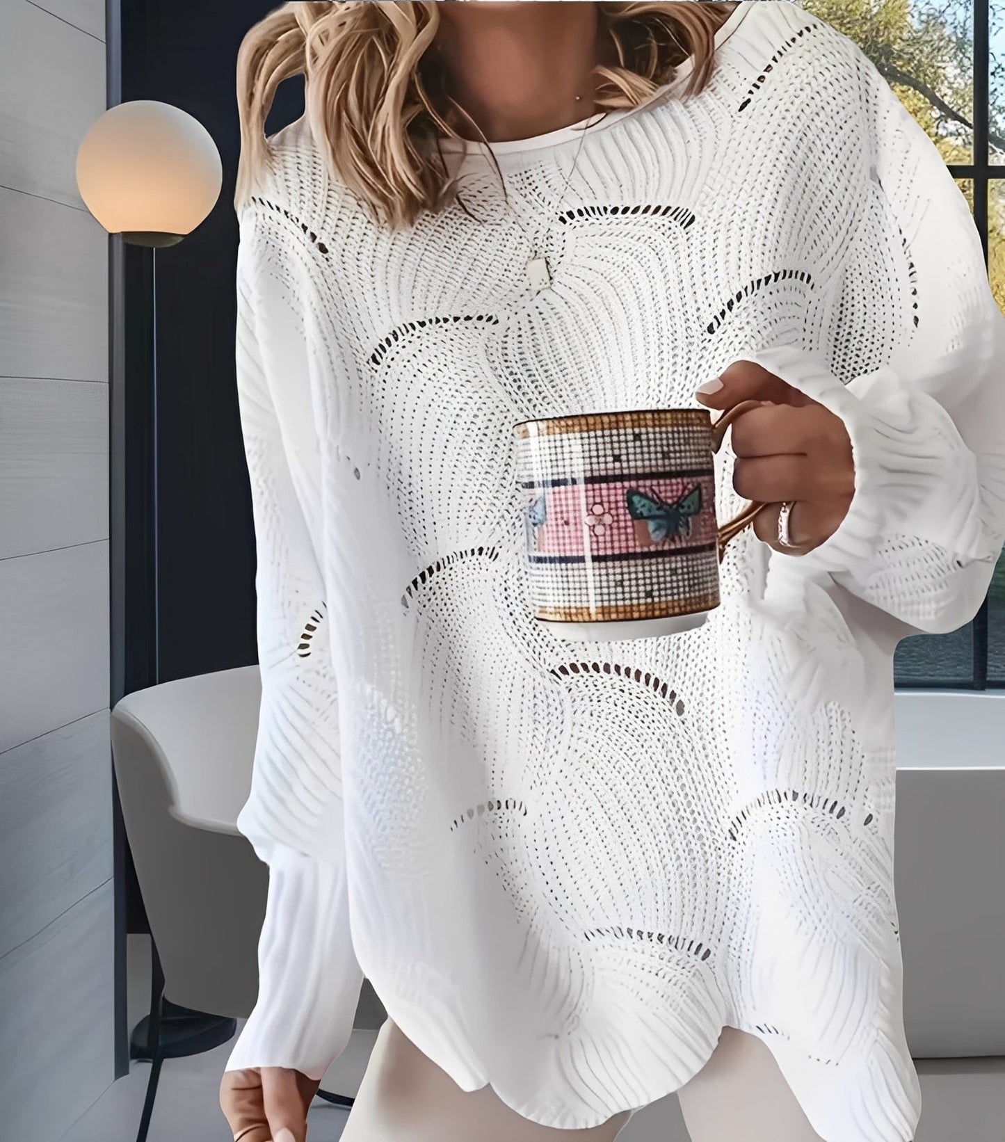 Kassandra - Stilig, utskåret genser for damer