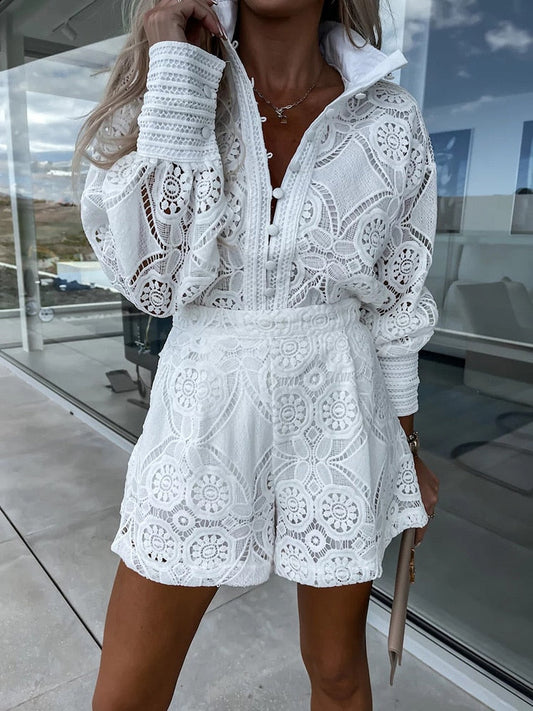 Aurora – Sett i Blonder med Elegant Bluse og Shorts
