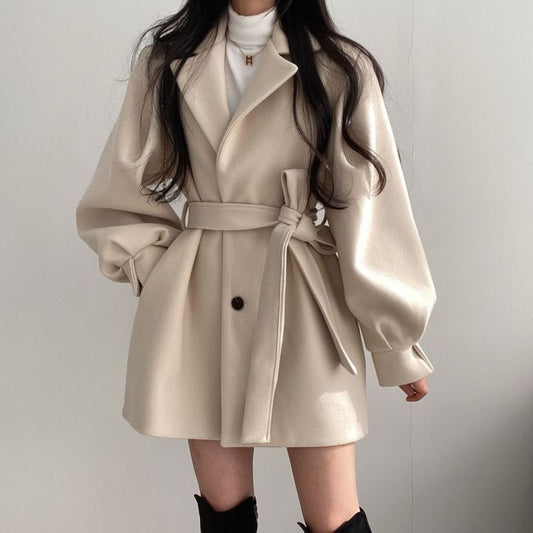 Penelope – Elegant Kort Kåpe