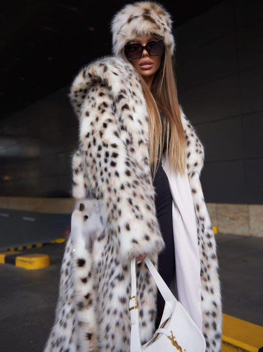 Natascha – Snøleopard-mantel