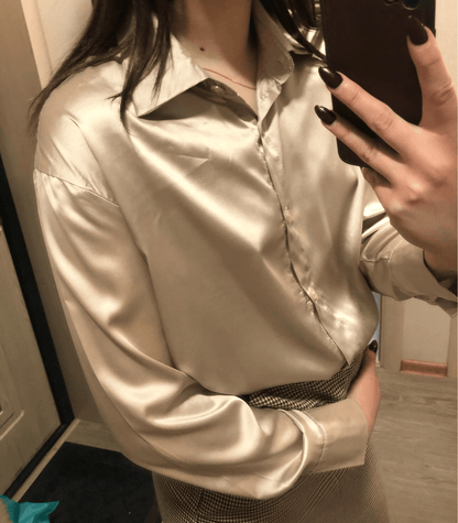 Magnolia – Satengbluse med knapper