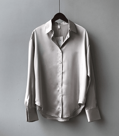 Magnolia – Satengbluse med knapper