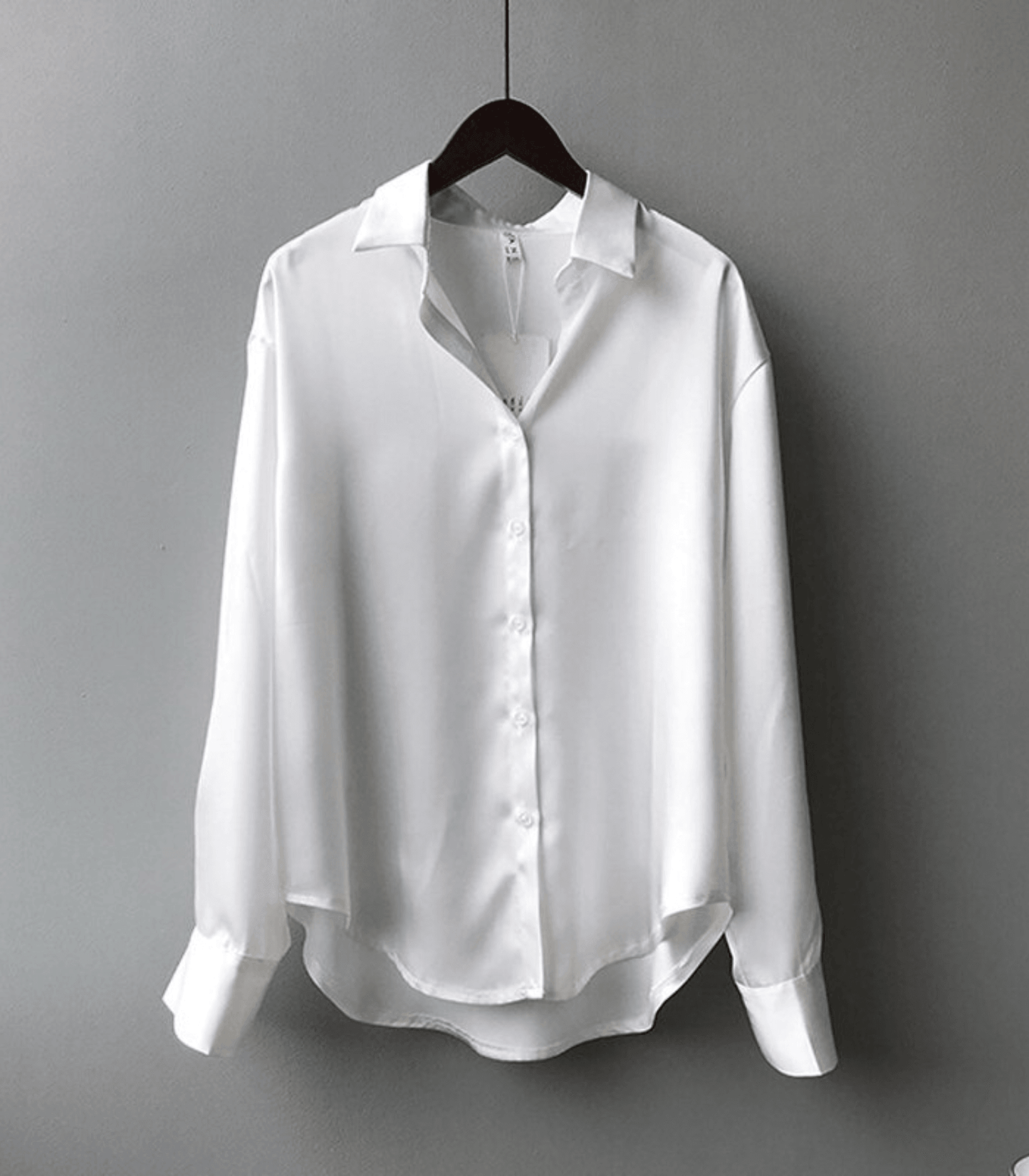 Magnolia – Satengbluse med knapper