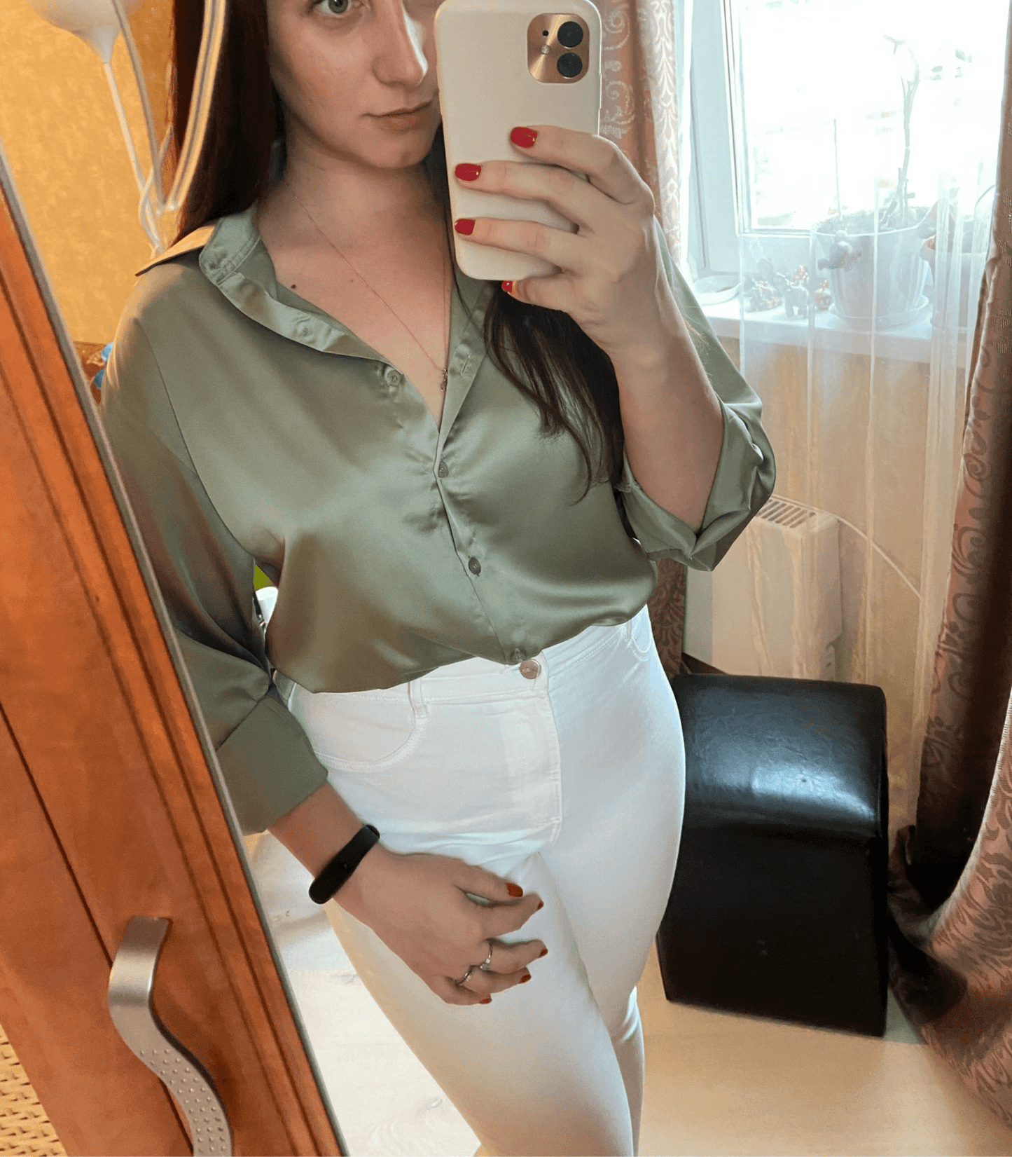 Magnolia – Satengbluse med knapper