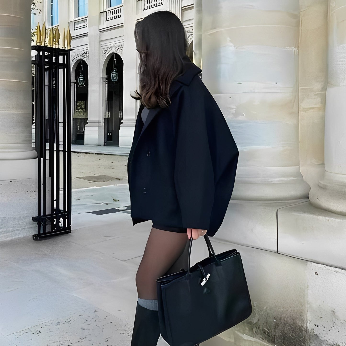 Rosalee - Elegant kort ullkåpe for damer