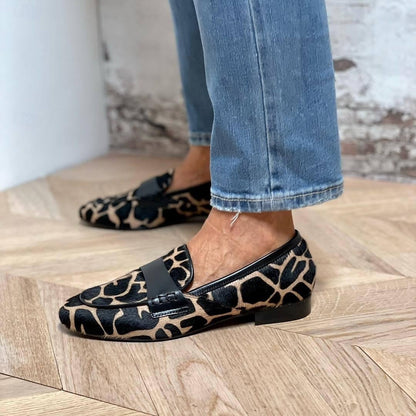 Katherina - Stilfulle loafers med svart besetning for damer