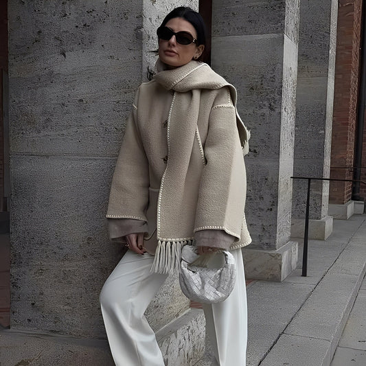 Amilia - Stilfulle, løst sittende ulljakke med skjerf for damer